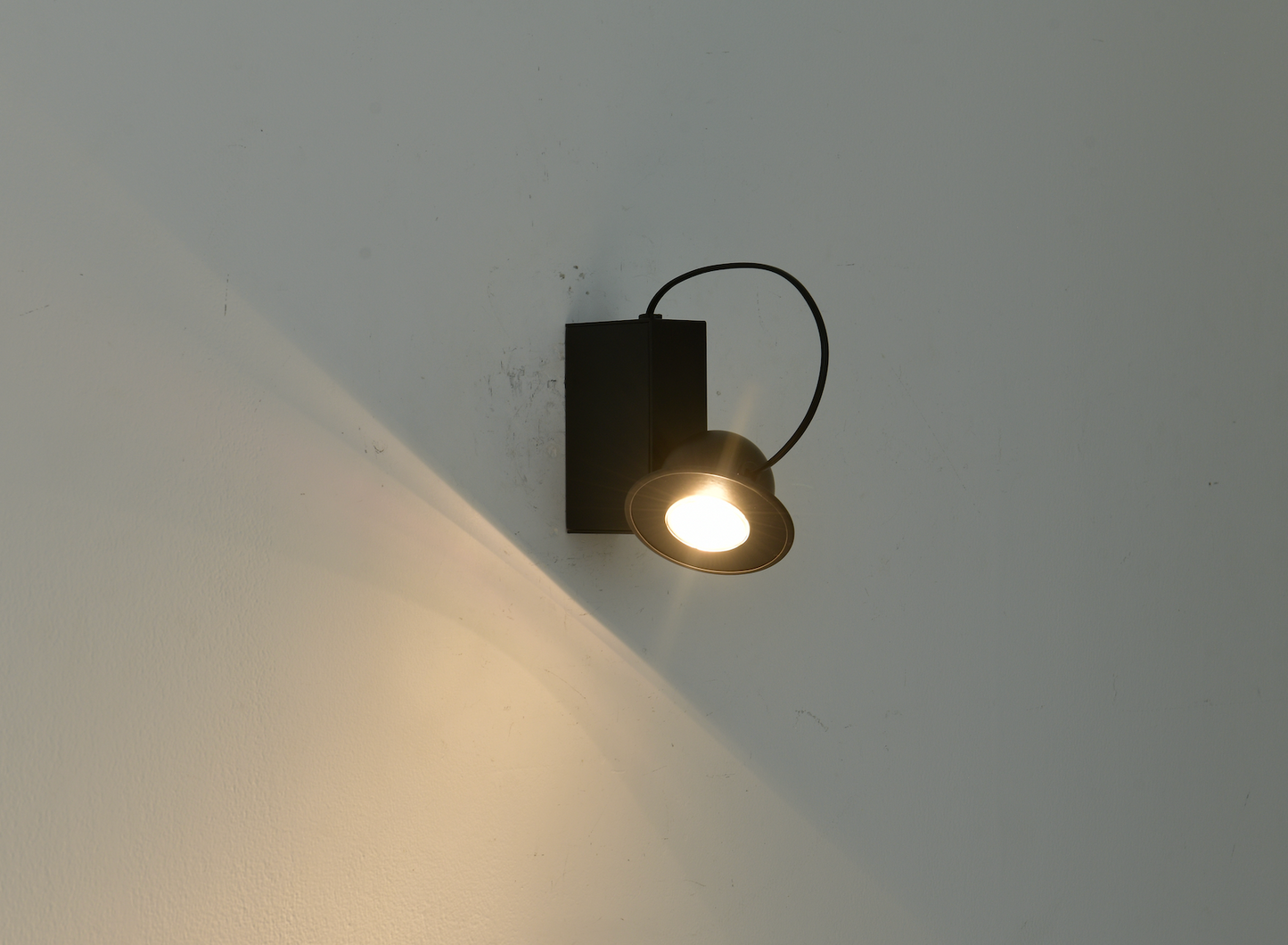 LÁMPARA PARED ARBOTANTE DANTE-SN